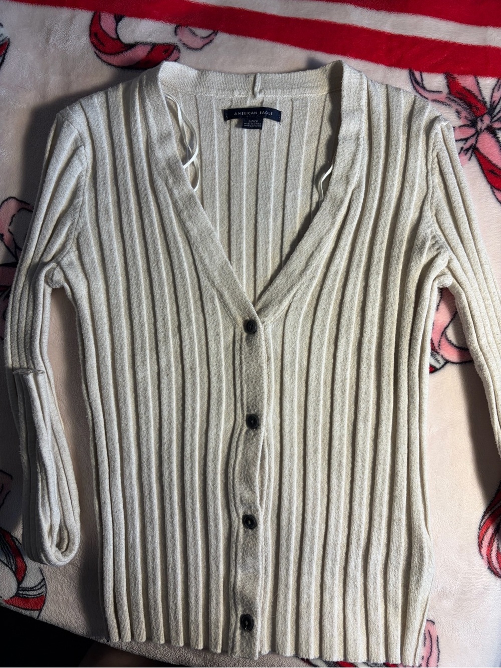 American Eagle Outfitters Cream Ribbed V‑Neck Button Cardigan